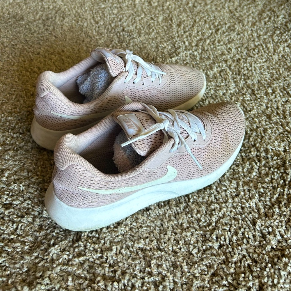 Nike Tanjun easy on sneakers